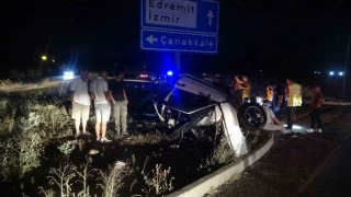 anakkale'de iki otomobil arpt: 1'i ar 3 yaral