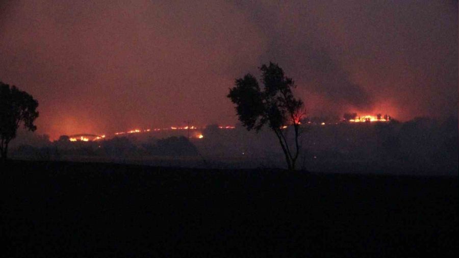 Çanakkale'de orman yangını büyüdü, 1 köy boşaltıldı, vatandaşlar yurda yerleştirildi