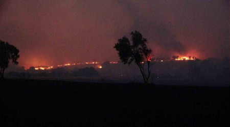 Çanakkale'de orman yangını büyüdü, 1 köy boşaltıldı, vatandaşlar yurda yerleştirildi