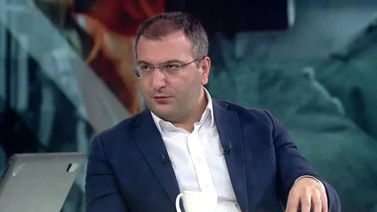 Cem K���k'�n babas� f�nd�k bah�esinde �l� bulundu