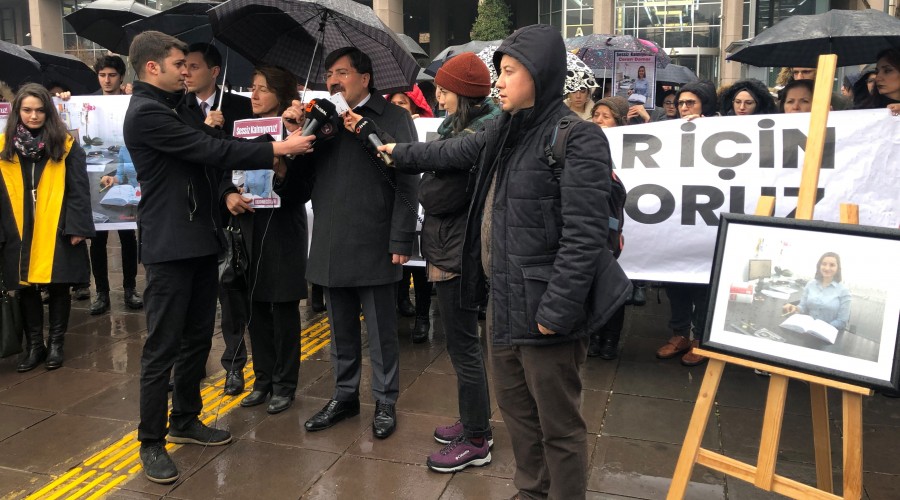 Ceren'in katiline a��rla�t�r�lm�� m�ebbet