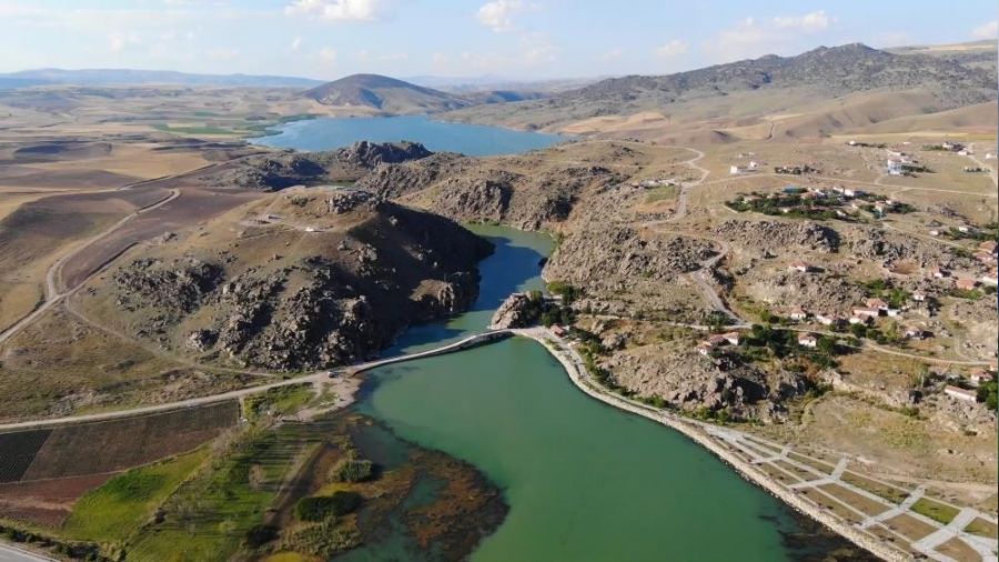 Çeşnigir Kanyonu eşsiz bir manzara sunuyor