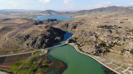 Çeşnigir Kanyonu eşsiz bir manzara sunuyor