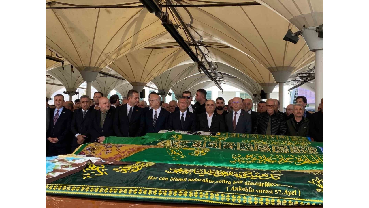 CHP Genel Bakan zel, 27. Dnem Milletvekili Turan Aydoan'n annesinin cenazesine katld
