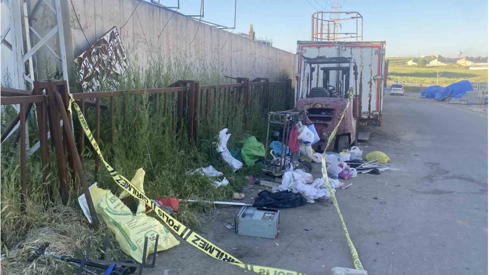 Cinnet getiren in�aat i��isi baltayla 3 ki�iyi yaralad�