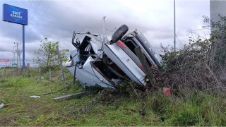 Ciple çarpışan otomobil hurdaya döndü