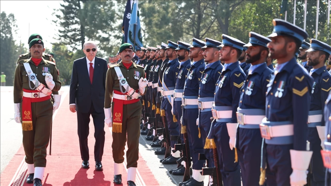 Cumhurbakan Erdoan, Pakistan'da resmi trenle karland