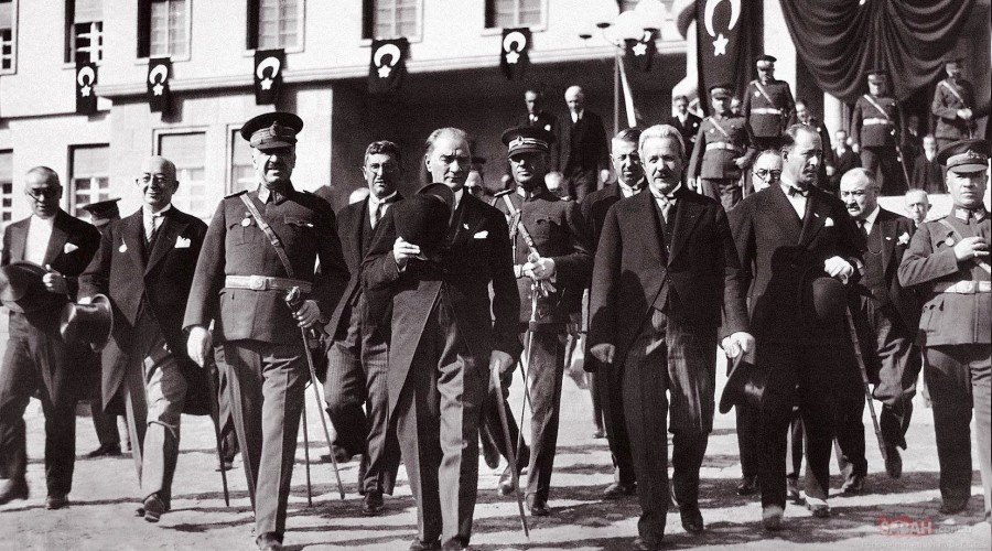 Cumhuriyet ile yetki millete ge�ti