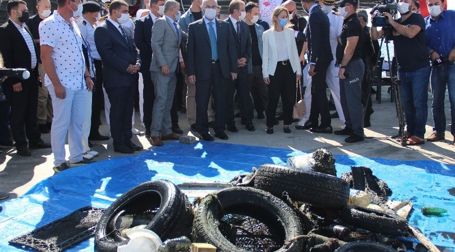 Denizden ��kan ��pler �oke etti