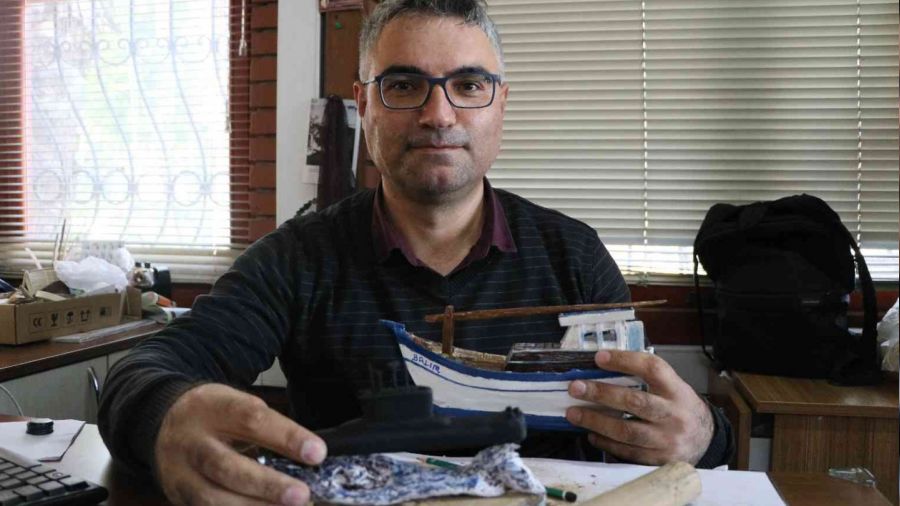 Denizden ��kan odunlar� sanata d�n��t�r�yor