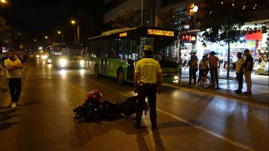 Denizli'de motosikletin çarptığı hamile kadın ağır yaralandı