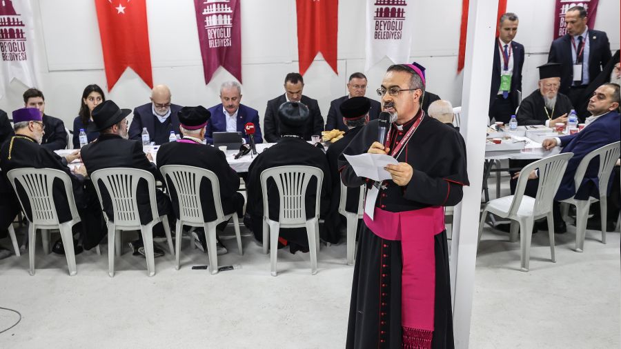 Deprem b�lgesinde papazl�, hahaml� iftar!