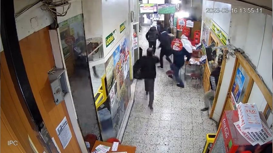 Deprem pani�i kamerada: Pasajdan b�yle ��kt�lar