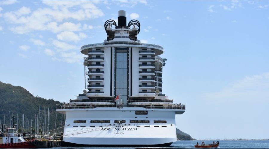 Dev gemi Marmaris'e yanaştı