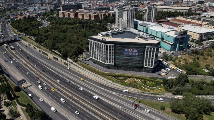 Dev plazalar bomboş kaldı