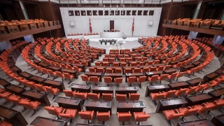 Devlet memurlarına ilişkin düzenlemeleri de içeren kanun teklifi, TBMM'de
