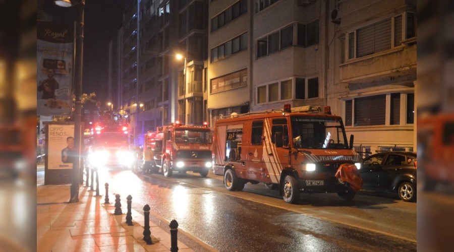Devlet Tiyatrosu'ndaki yangın paniğe neden oldu