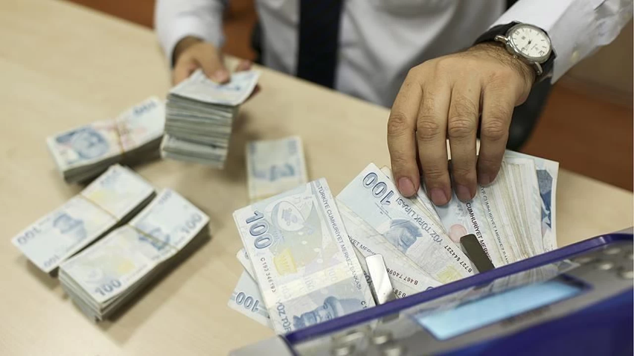 Devletin borcu katlandıkça katlandı