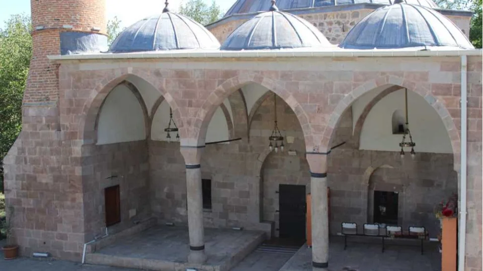 Do�u Karadeniz�in T�rk m�hr�: 842 y�ll�k Behram�ah Camii