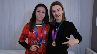 'D�nya Haf�za �ampiyonas�'na Adanal� anne ile k�z� damga vurdu