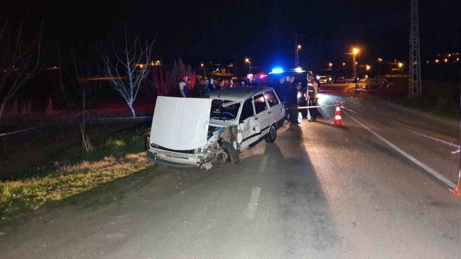 Ehliyetsiz otomobil sürücüsü motosiklete çarptı