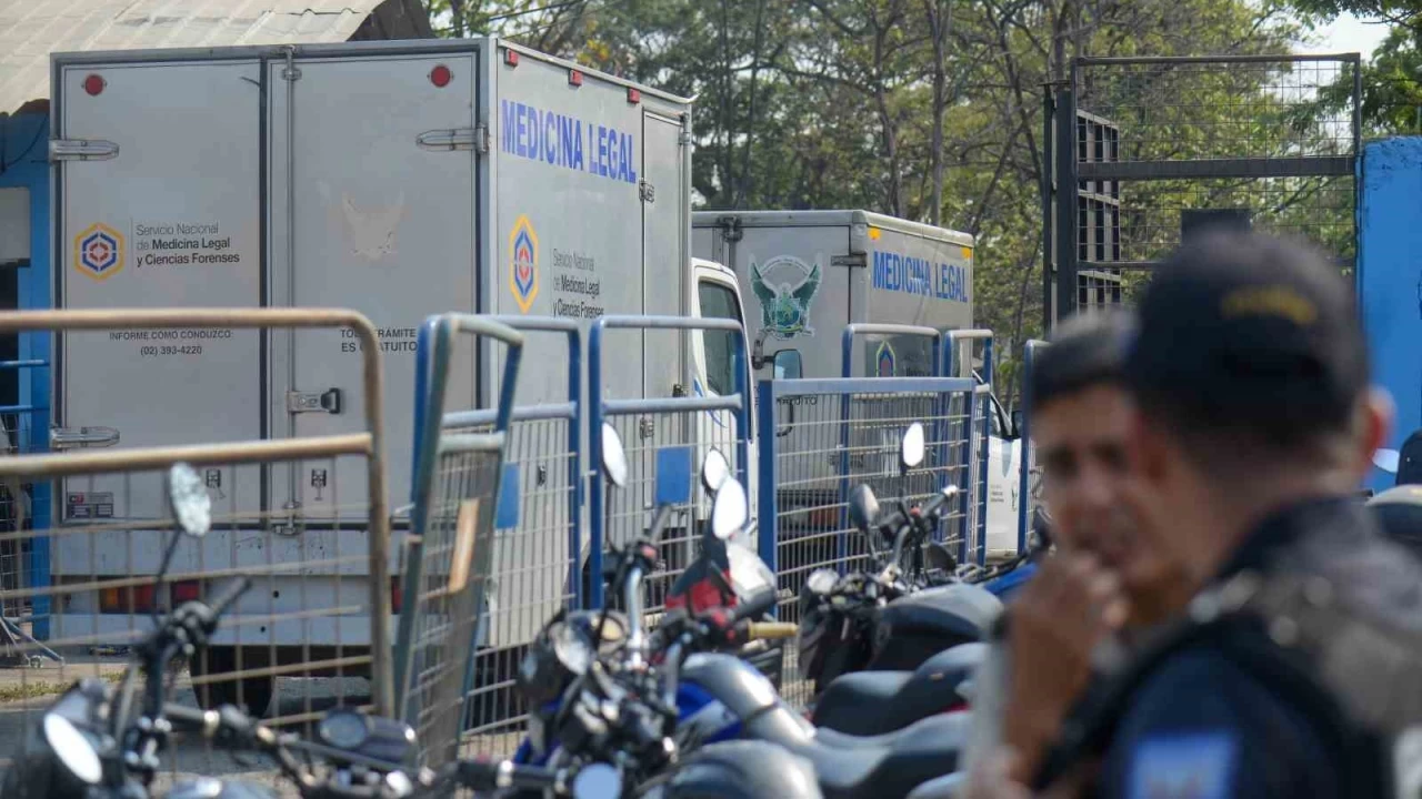 Ekvador'da cezaevinde isyan: 15 �l�