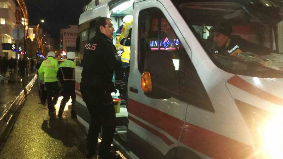 Elazığ'ın en işlek caddesinde bıçaklı kavga