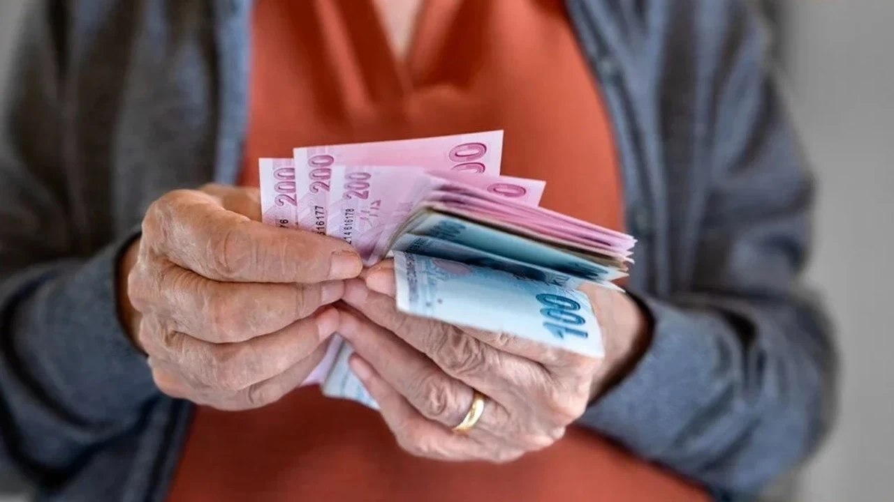 Emekli maaş farkları hesaplara ne zaman yatırılacak ?