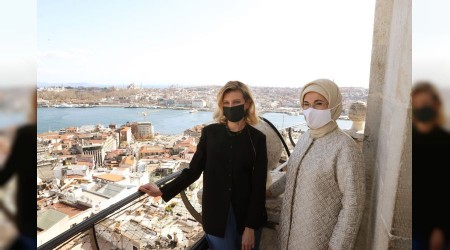 Emine Erdoğan, Ukrayna Devlet Başkanı Zelenskiy'nin eşi Olena Zelenska ile Galata Kulesi'ni ziyaret etti