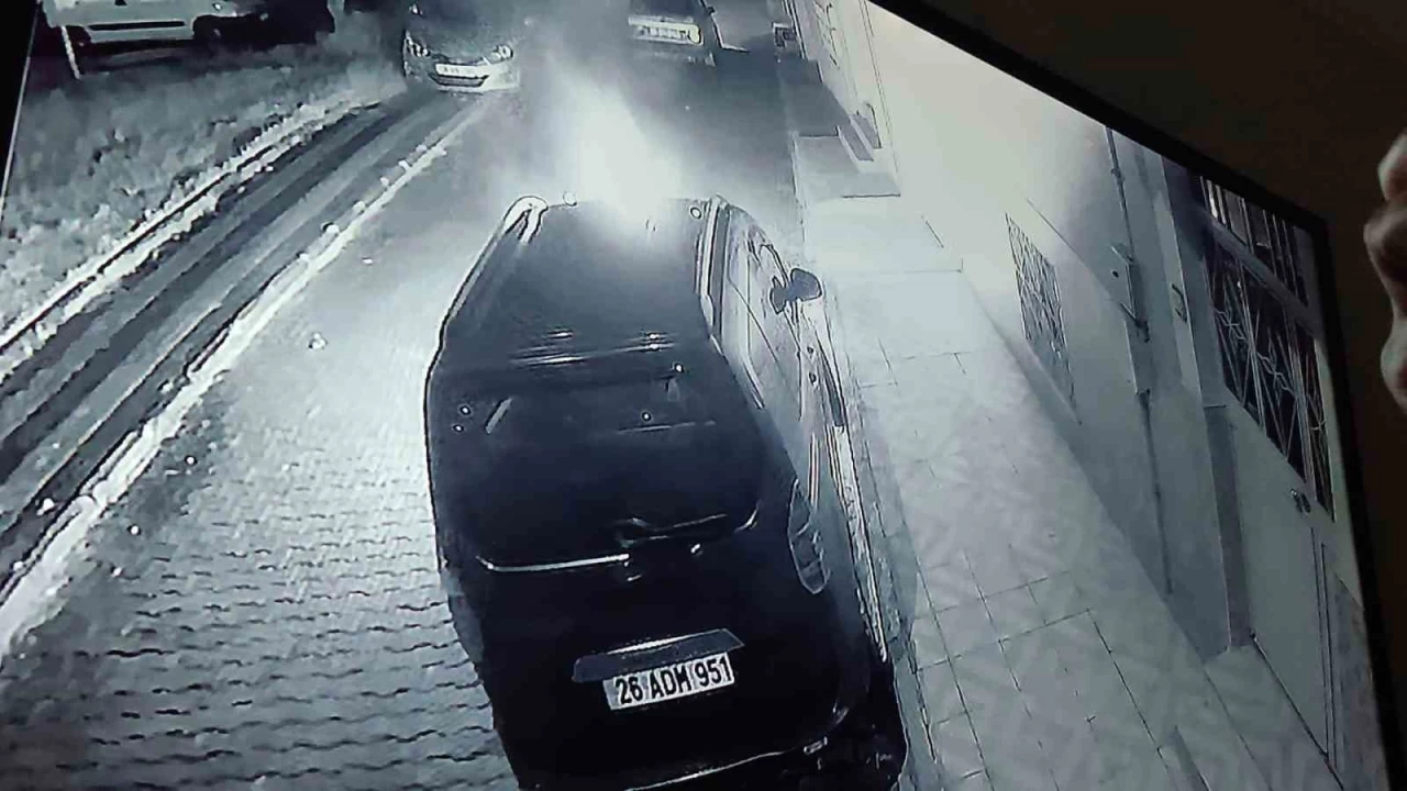Eski�ehir'de park halindeki arac� ate�e verdiler