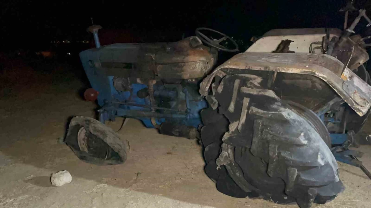 Eskişehir'deki yangında 2 bin balya saman ve 1 traktör küle oldu