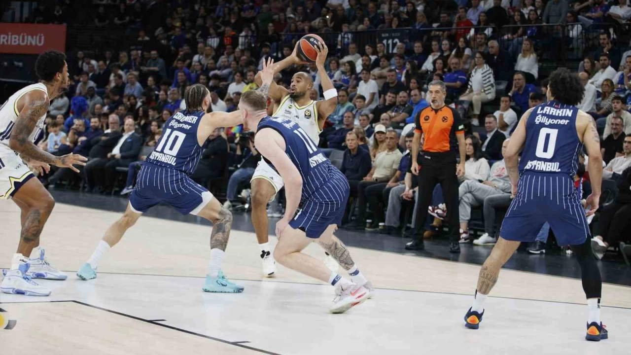 Euroleague: A. Efes: 69 - Fenerbahçe: 79