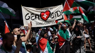 Eurovision'un ilk yar finalinde, salondaki seyirciler Gazze'ye destek verdi