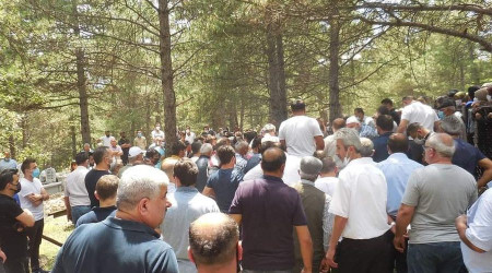 Evinde ölü bulunan genç avukat toprağa verildi