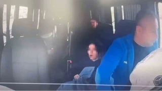 Faciaya ramak kald�... Okul servisi ile kamyonet kafa kafaya �arp��t�