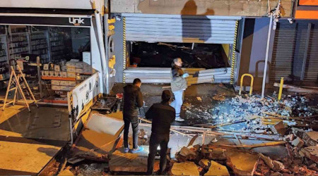 Fatih'te 4 katl kapal otoparkta yaanan patlama yangna neden oldu