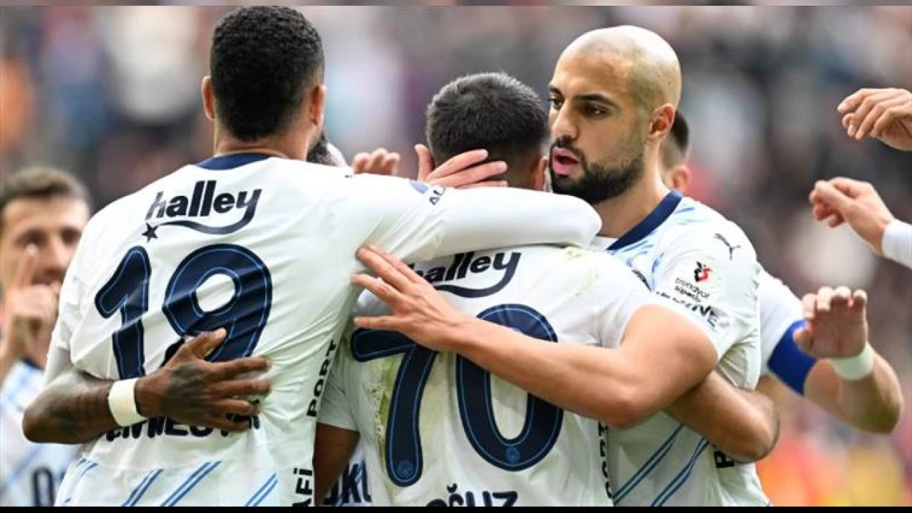 Fenerbahçe Kayseri'de farklı kazandı