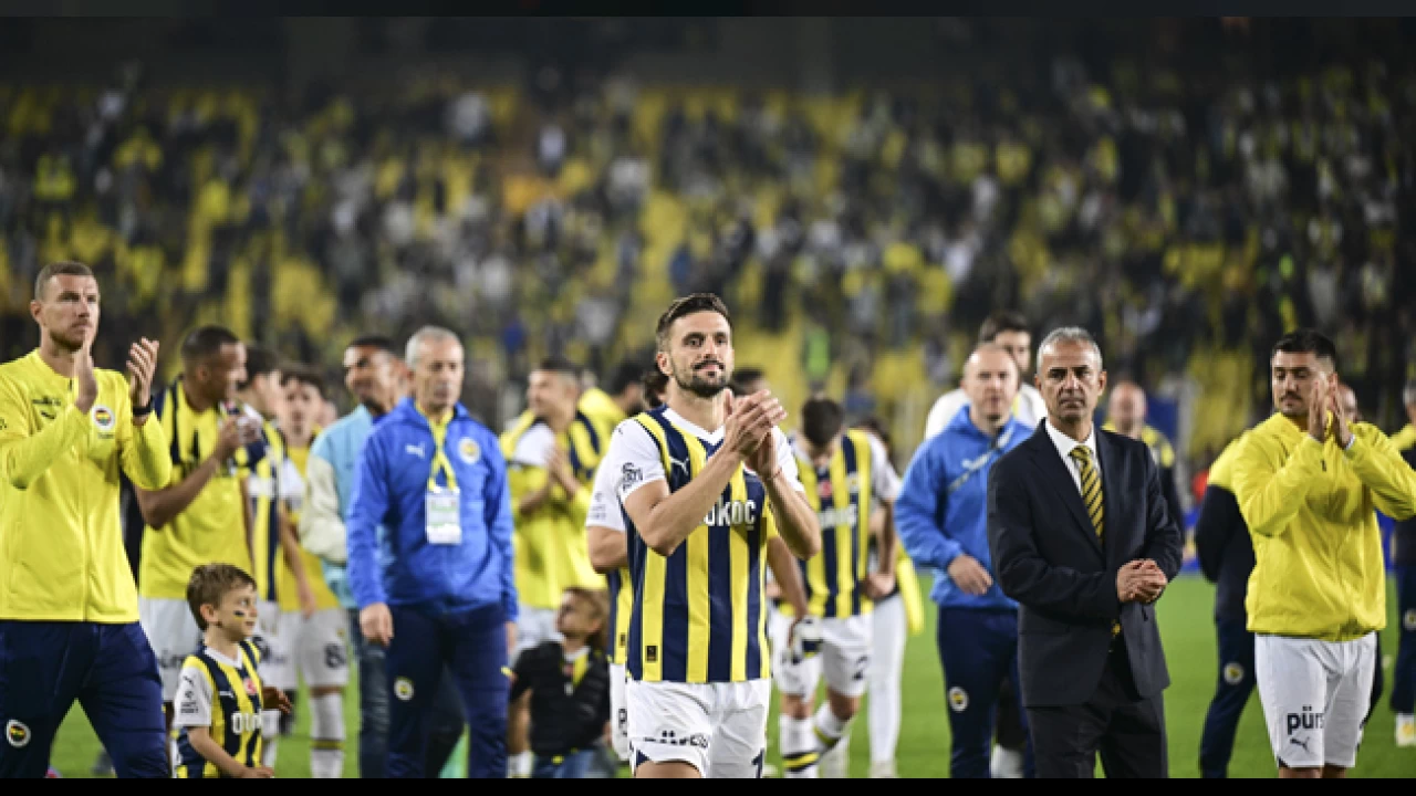 Fenerbahe taraftarna galibiyetle veda etti