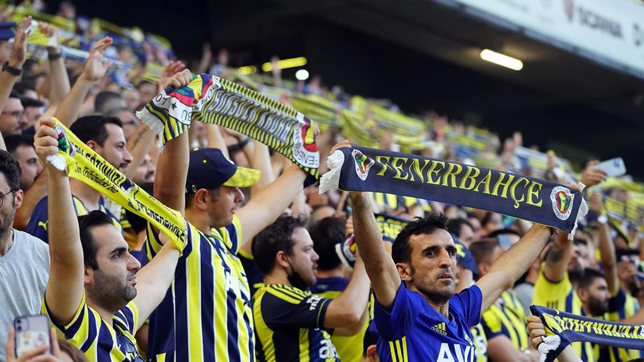 Fenerbahe taraftarndan Trabzonspor mana youn ilgi