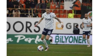 Fenerbahçe'nin Süper Lig'de 4000. golünü Szymanski attı