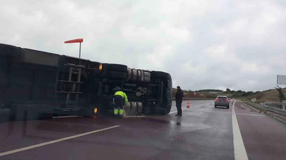 F�rt�na otobanda t�r� devirdi