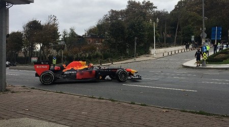Formula 1 otomobilleri İstanbul caddelerinde