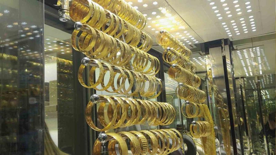 Foto�raf �ekme bahanesiyle bilezi�i �almaya kalkt�