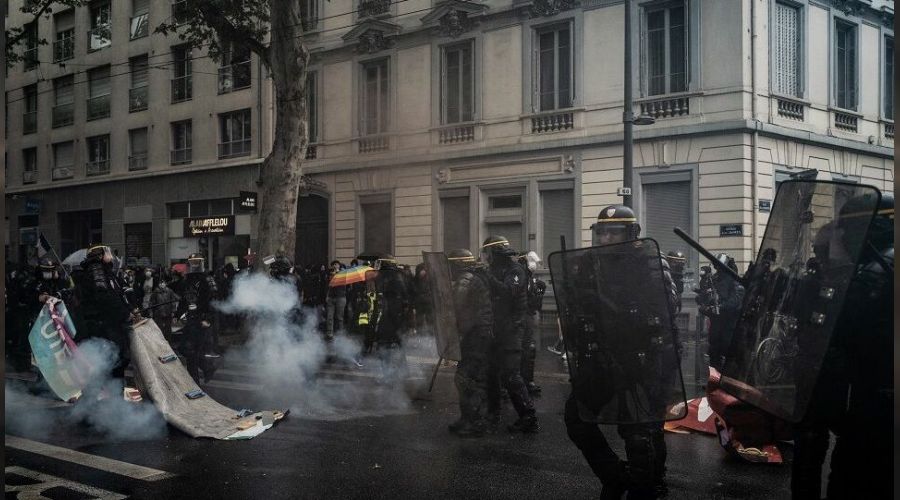 Fransa'da 1 May�s g�sterilerinde 39 ki�i g�zalt�na al�nd�