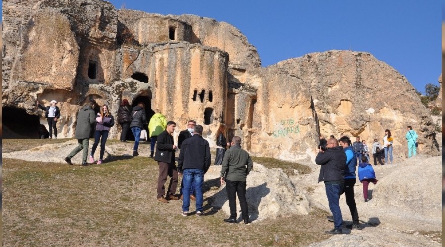 Frig Vadisi'ne turist akn