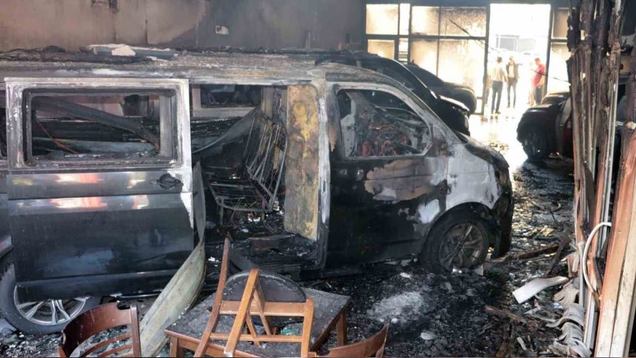 Galerideki yang�nda 6 ara� hasar g�rd�