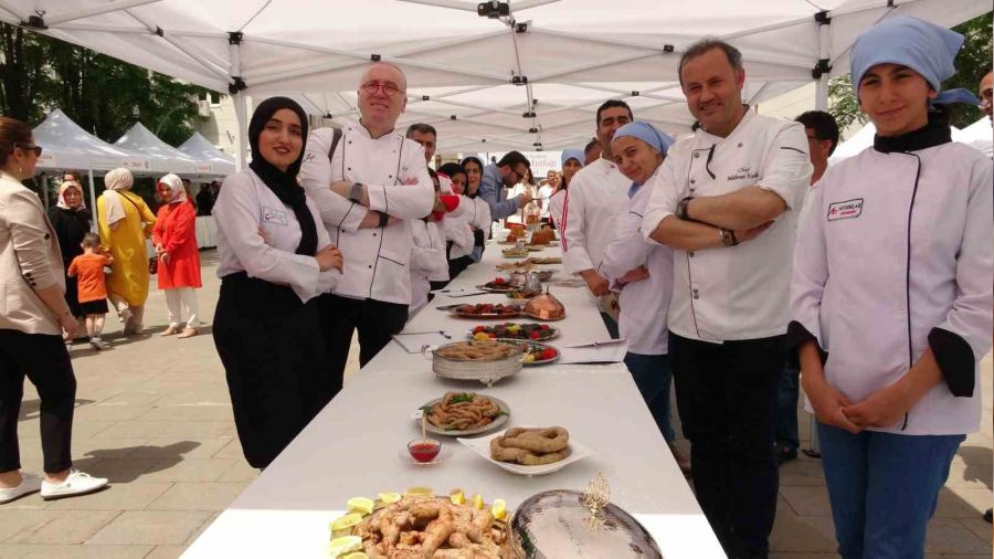 Gastronomi festivalinde T�rk mutfa�� ve y�resel yemekler sergilendi