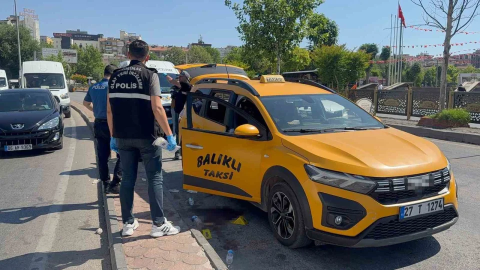 Gaziantep'te taksi dura�� �n�nde b��akl� kavga