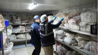 Gaziosmanpa�a'da 15 ton bozulmu� etin piyasaya s�r�lmesi engellendi
