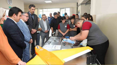 Geleceğin bilim insanları projelerini sergiledi